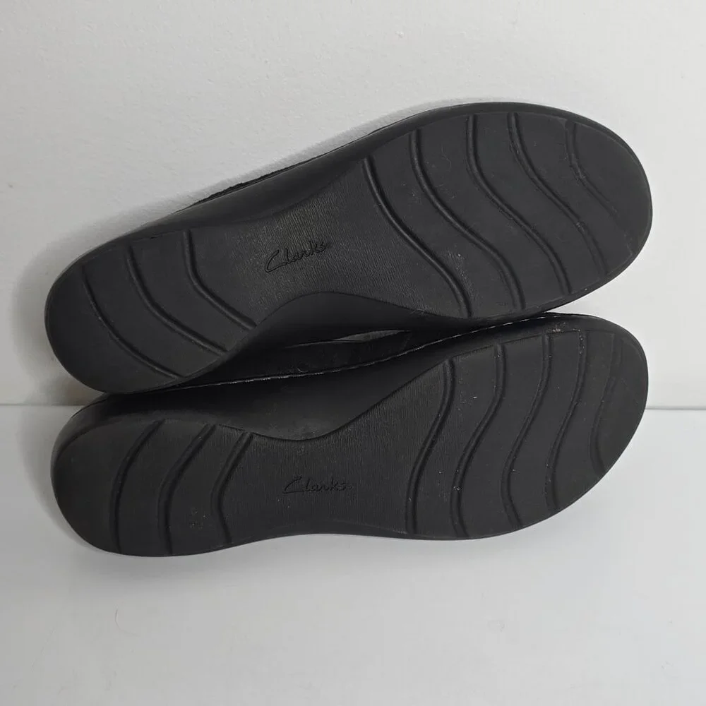 Clarks Womens 8.5 M Cora Daisy Black Embossed Slip On Loafer Leather Shoes